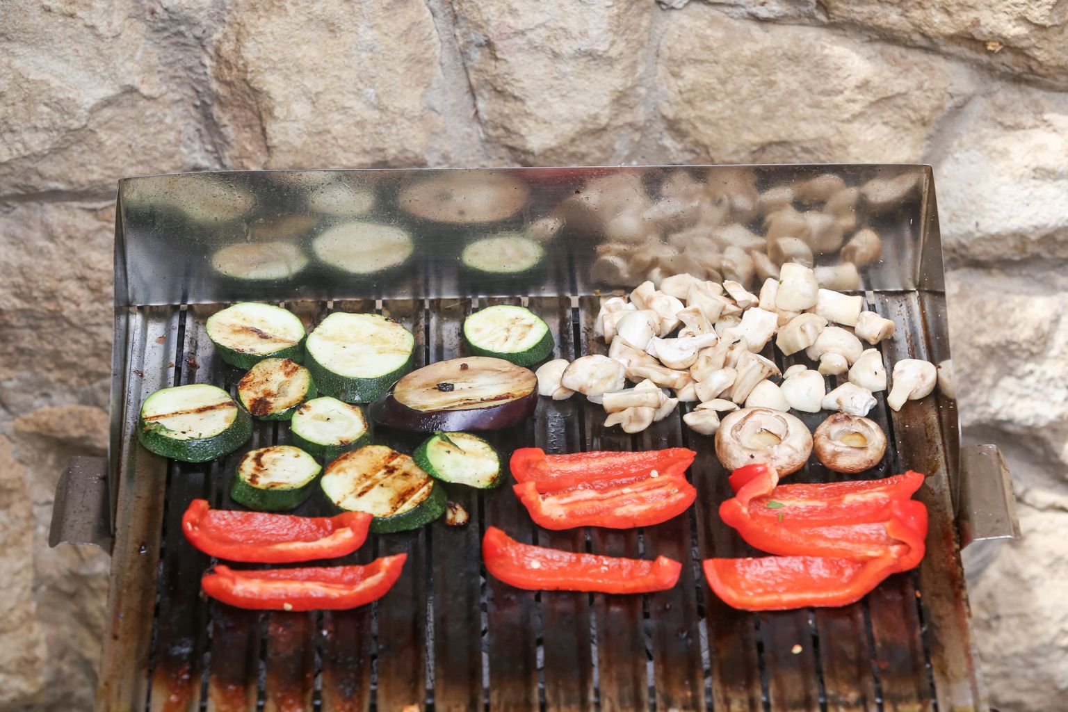 Grillitud köögiviljad sobivad hästi grill-liha kõrvale.