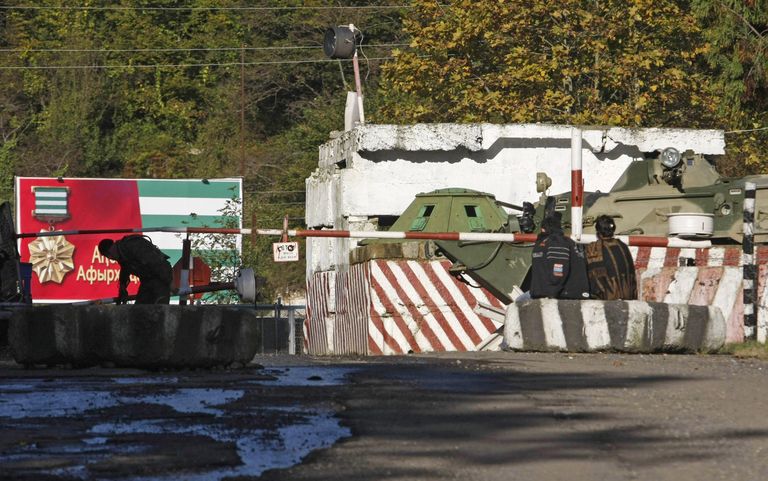 Vene sõduritega mehitatud Abhaasia kontrollpunkt.