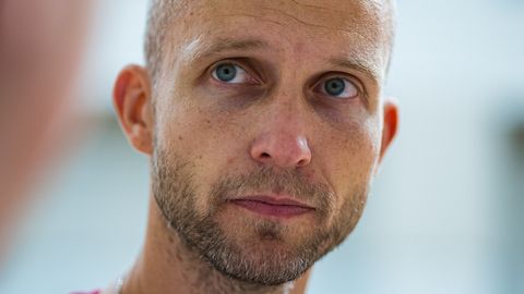 Treneris atklāj, kuri trīs basketbolisti būs spiesti izlaist spēli pret Lietuvu