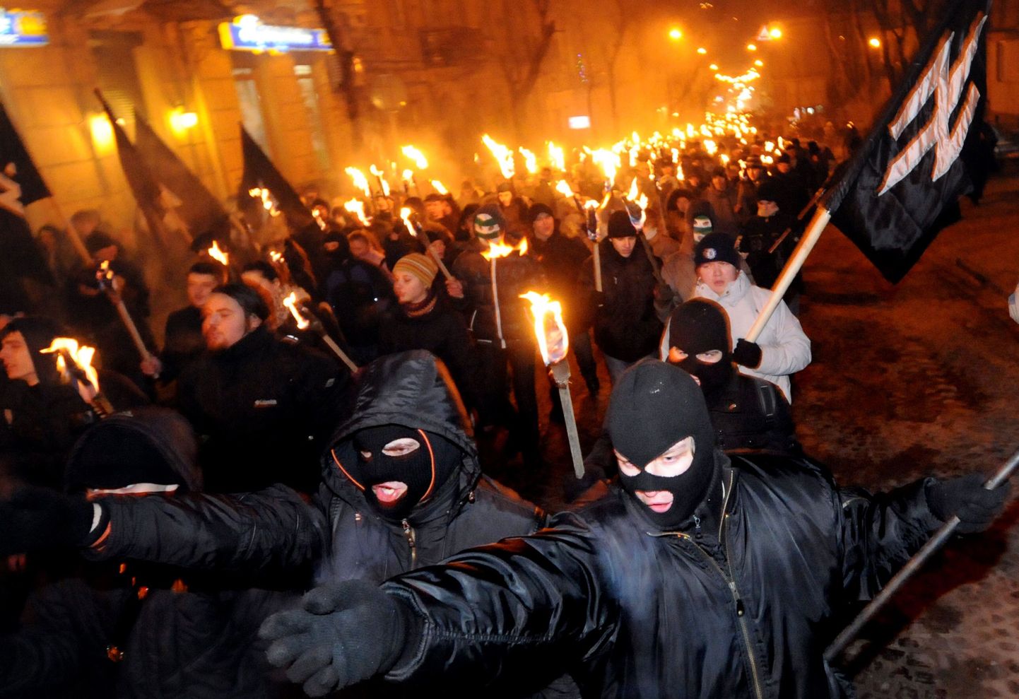 Марш украинских националистов во Львове в январе 2011 года.