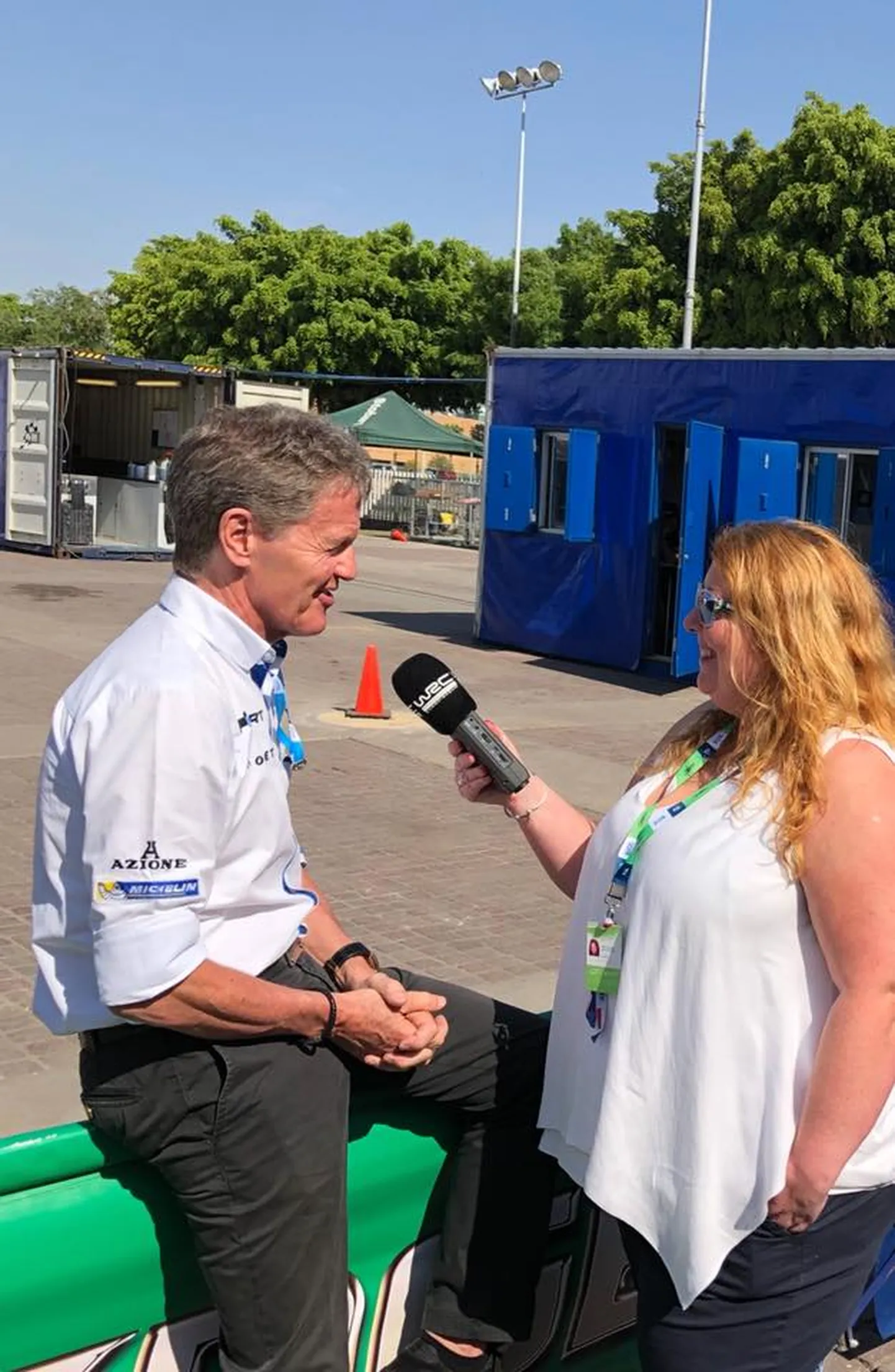 Becs Williams intervjueerimas Fordi tiimipealikku Malcolm Wilsonit.