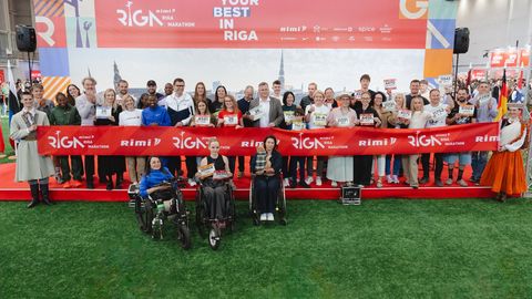 Svinīgi atklāts visu laiku vērienīgākais "Rimi" Rīgas maratons