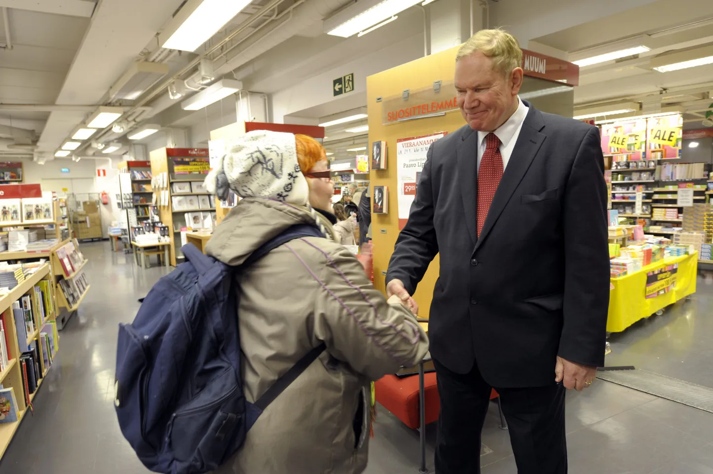 Paavo Lipponen kohtub oma toetajaga 21. jaanuaril Itäkeskuses Helsingis.