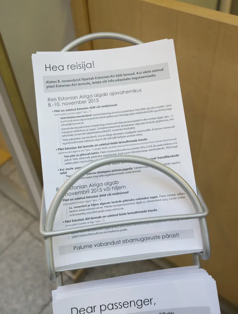 NAGi piletikassa juures seisid ka juhised lennureisijatele - mida hakata pihta Estonian Airi lennupiletitega. Foto:
