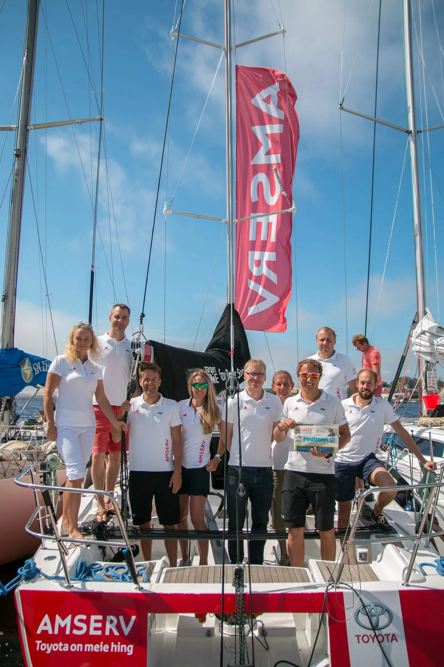 PEITEPILT! Klõpsa foto suureks ja leia sellelt «salarelv». Amserv Toyota Sailing Team täies koosseisus valmis viimaseks testiks ja treeninguks.