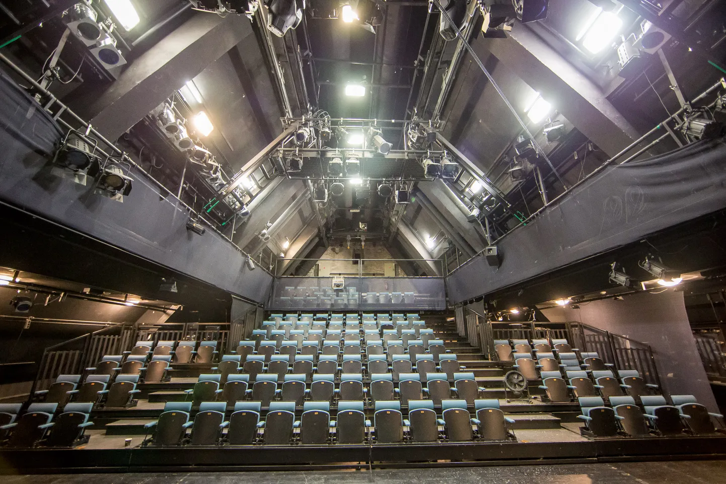 Linnateatri saal.