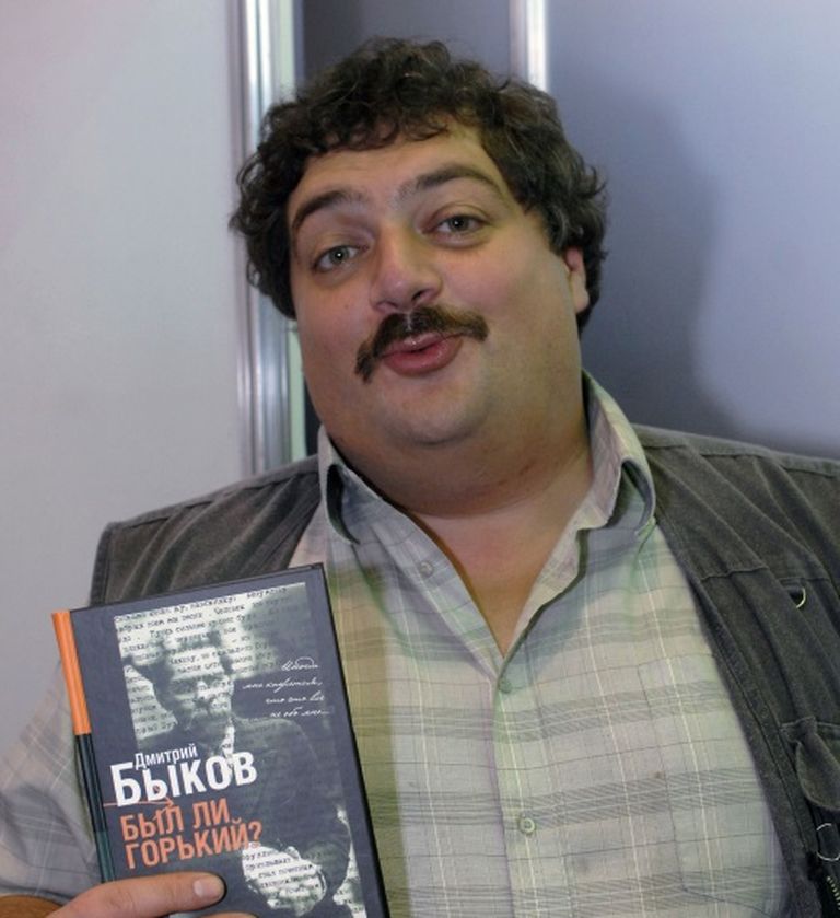 Дмитрий Быков со своей книгой «А был ли Горький?» 