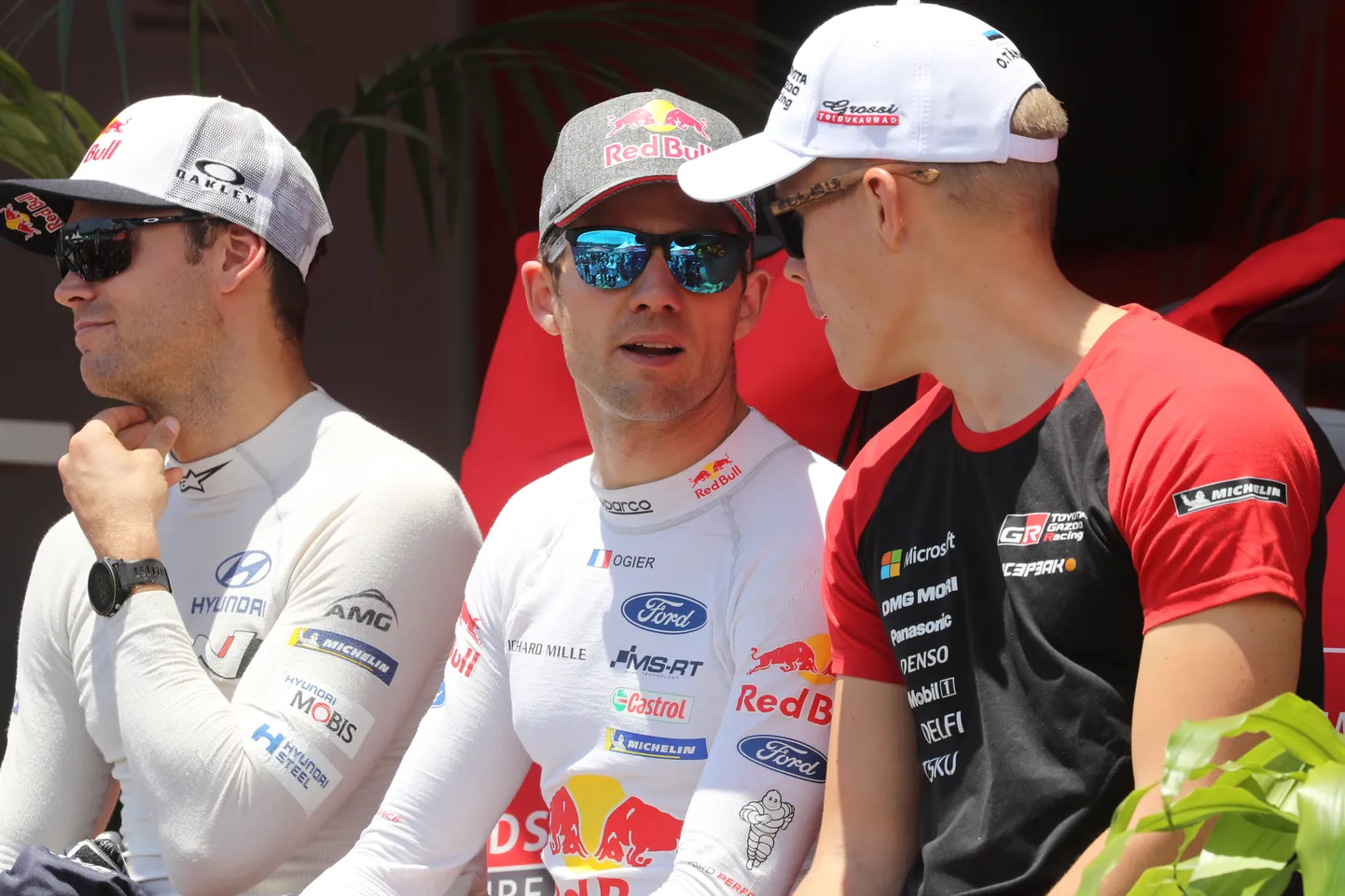 Ott Tänak (paremal) ja Sebastien Ogier (keskel).