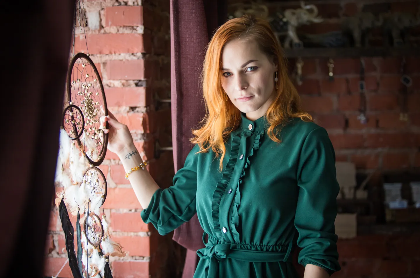 14. jaanuar 2019 , Lääne-Virumaa , Eesti, Rakvere
portree, selgeltnägija, nõid

Fotol: Selgeltnägija Marilyn Kerro omaa Rakvere poes

Foto: Meelis Meilbaum / Virumaa Teataja