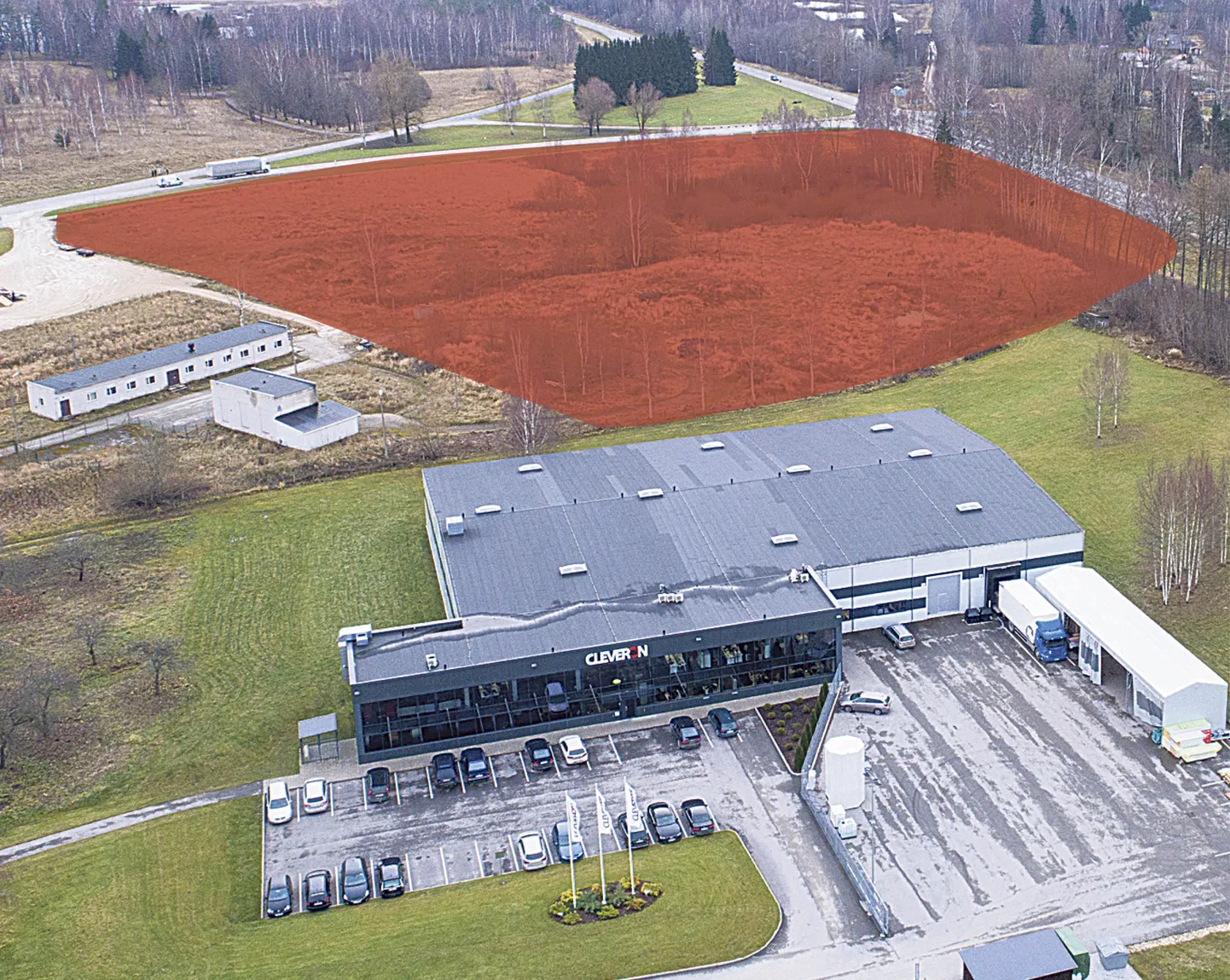 Linnale kuuluv tühi kinnistu asub linna piiri tähistava maantee, Cleveroni ja Bed Factory Swedeni tehaste vahelisel alal.