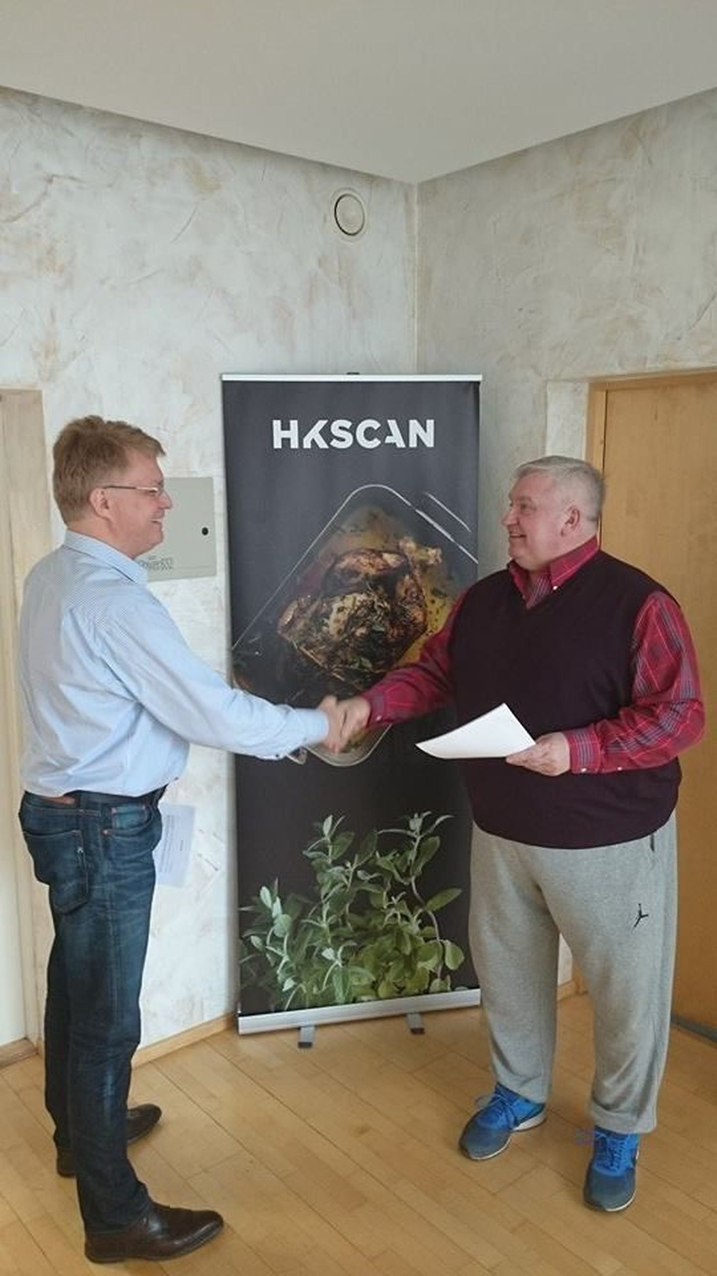 Rakvere Tarvas ja AS HKScan Estonia kirjutasid alla sponsorlepingule.
