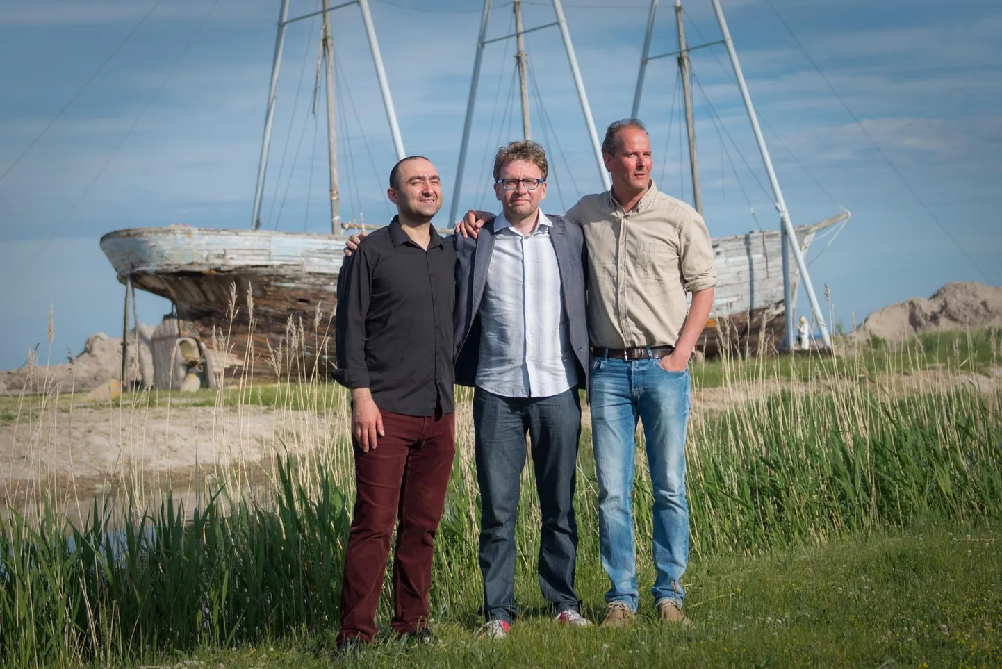 Eesti kitarrist Jaak Sooäär, armeenia-eesti bassist Ara Yaralyan ja soome trummar Markku Ounaskari moodustasid trio juba 2016. aasta kevadel, debüütalbum sai valmis aga alles tänavu sügisel.
