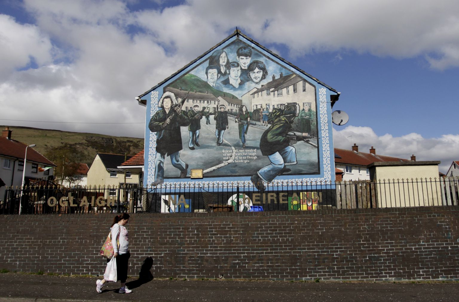Et Belfastis on jätkuvalt kogukondi, kes elavad lausa müüridega eraldatult, tehakse vabariiklaste ja unionistide lepitamise nimel siiani tööd.