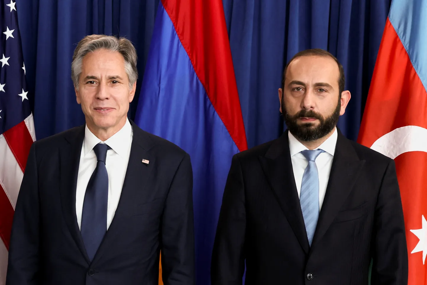ASV valsts sekretārs Entonijs Blinkens (no kreisās) un Armēnijas ārlietu ministrs Ararats Mirzojans.