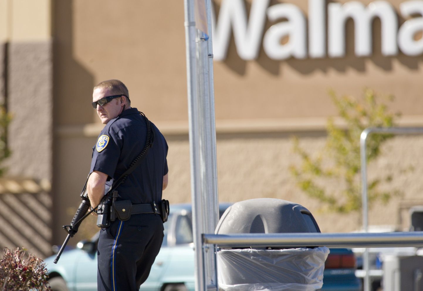 USA politseinik Nevadas Renos asuva Walmarti kaubamaja juures.