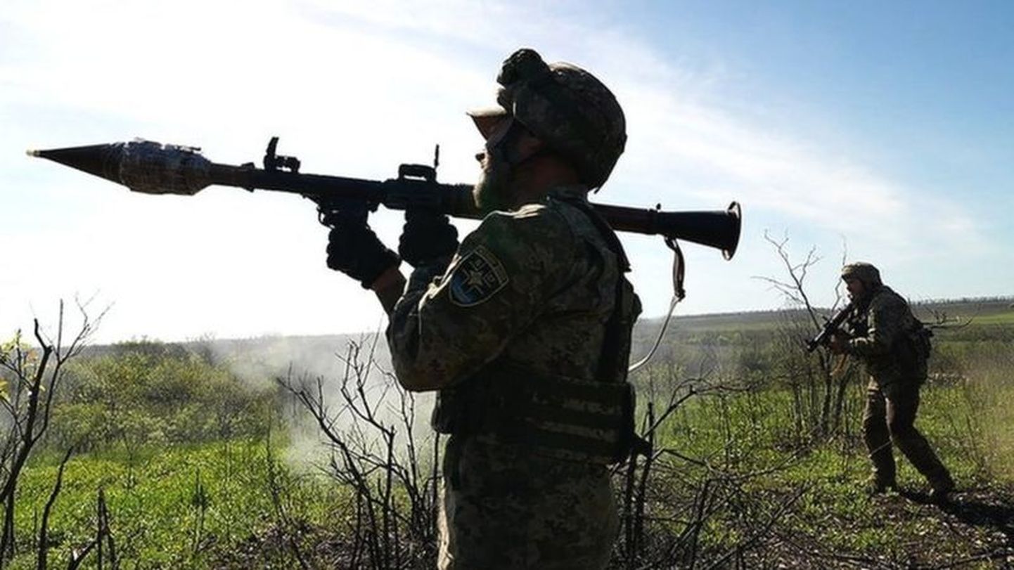 Украинские военные под Бахмутом отбивают попытки противника окружить город