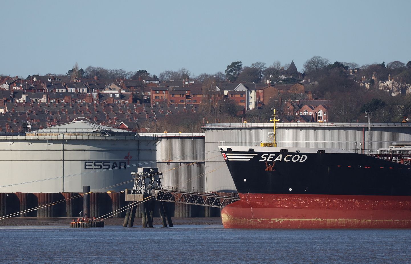 Tanker Seacod Liverpooli lähedal. REUTERS/Phil Noble