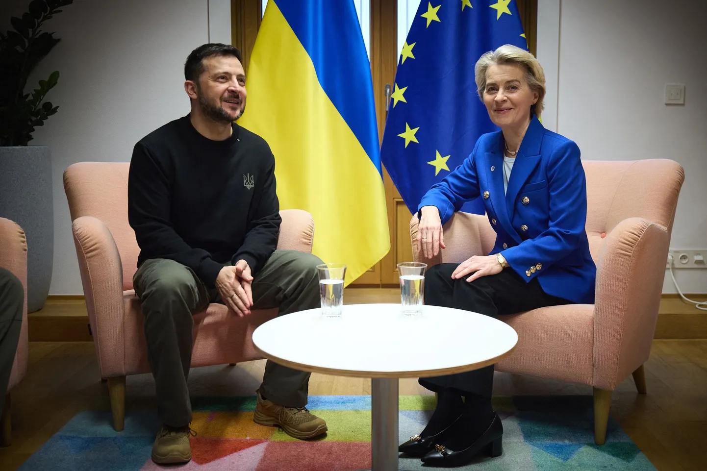 Ukraina president Volodõmõr Zelenskõi ja Euroopa Komisjoni president Ursula von der Leyen Brüsselis 19. detsembril 2024. aastal.