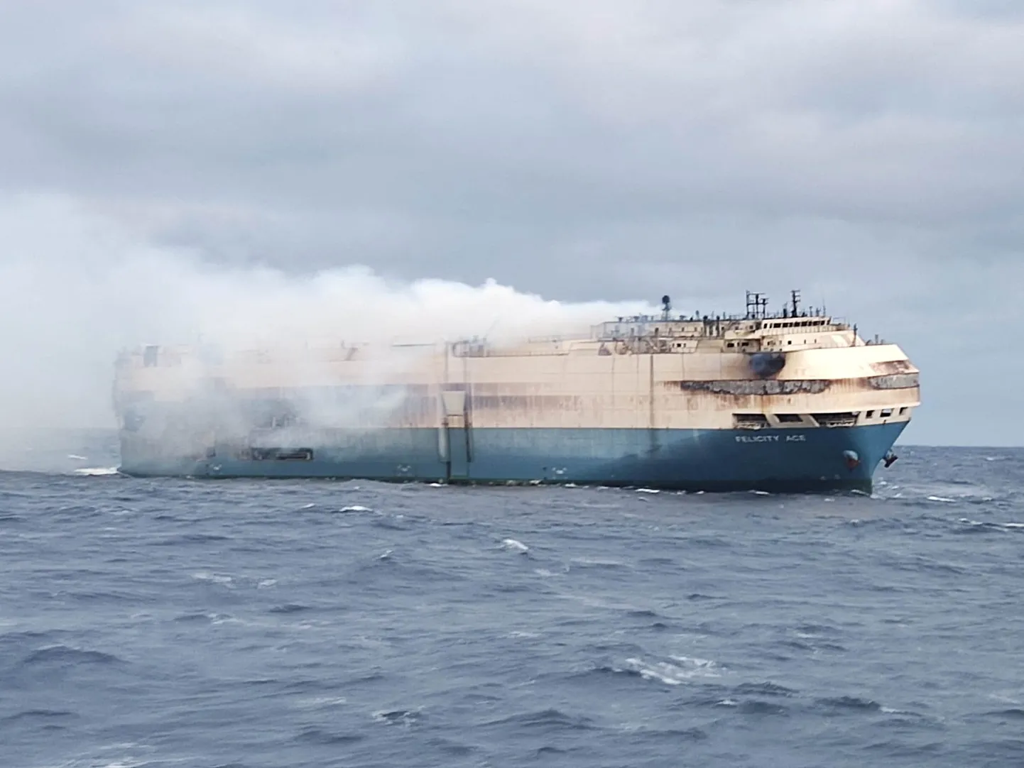 Transpordilaev Felicity Ace põles Atlandi ookeanil ligi kaks nädalat. Kui kahjutuli lõpuks summutada õnnestus ning päästjad laeva pukseerima asus, ei pidanud laevakere enam vastu ning laev uppus 1. märtsil.