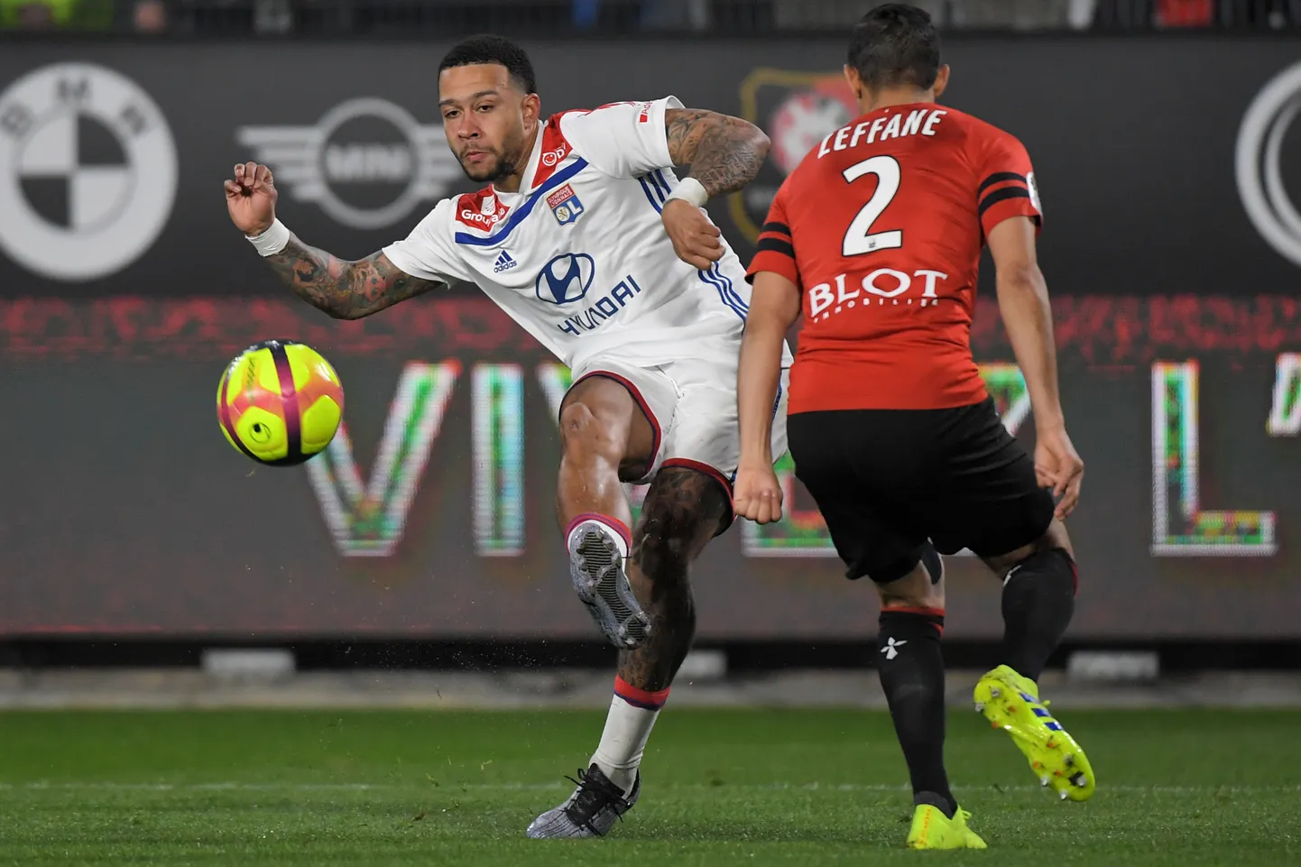 Memphis Depay (valges).