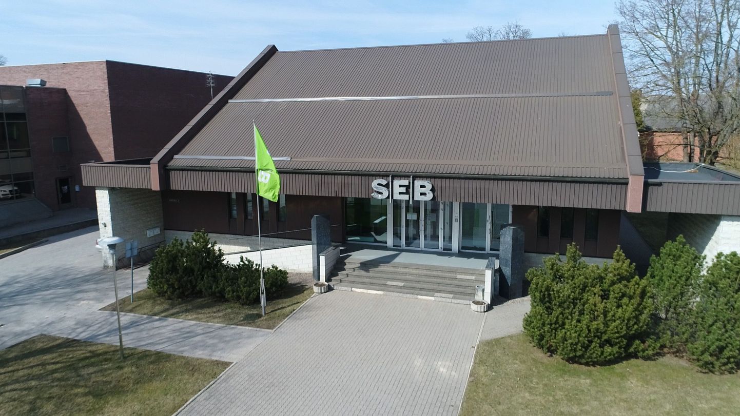 Eelmisel nädalal sõlmiti notari juures tehing, millega Viljandi Veekeskus sai pangamaja omanikuks.