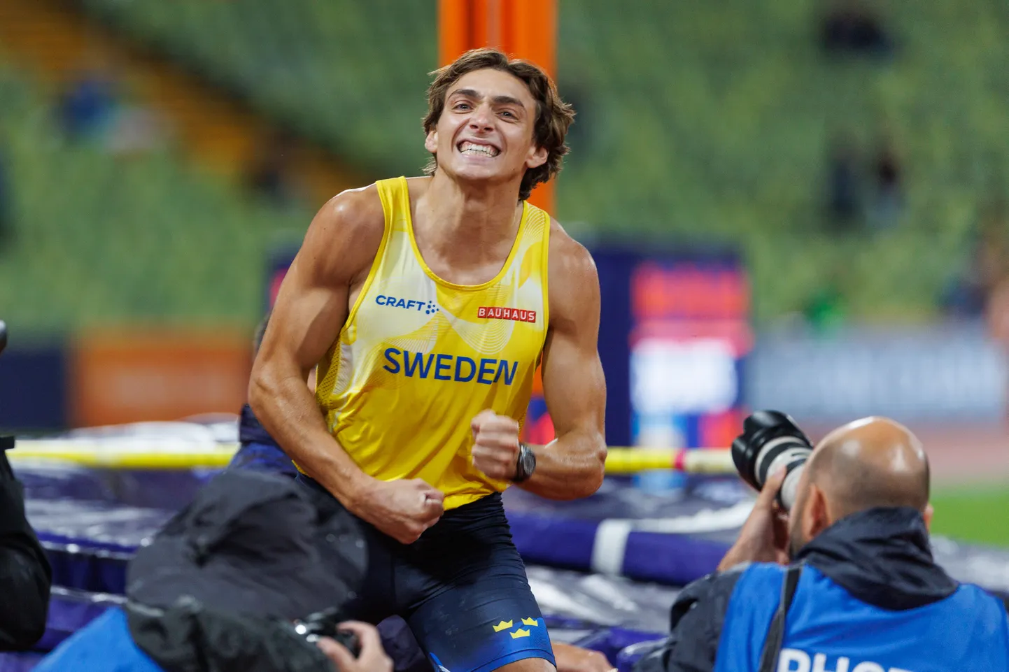 Armand Duplantis demonstreerimas teistele oma rammu, mida tal jagub.