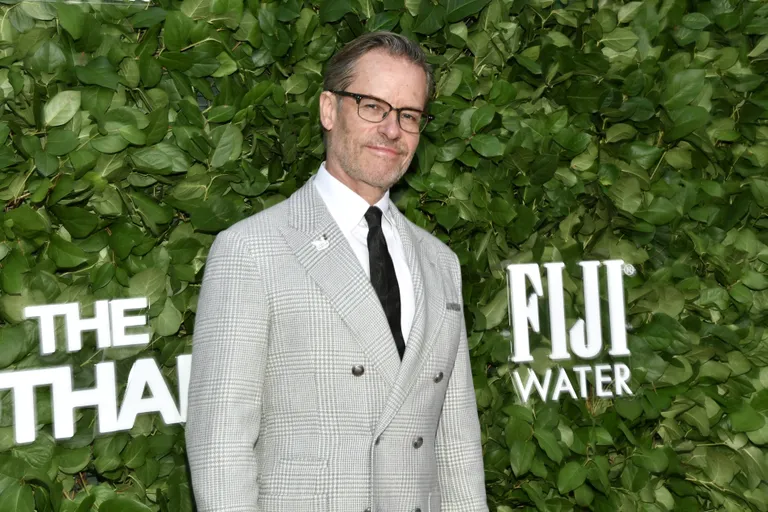 Guy Pearce tõdes, et ta ei saa mängida stuudio Warner Brosi filmides, sest üks selle juhtidest ei pea temast kui näitlejast lugu.