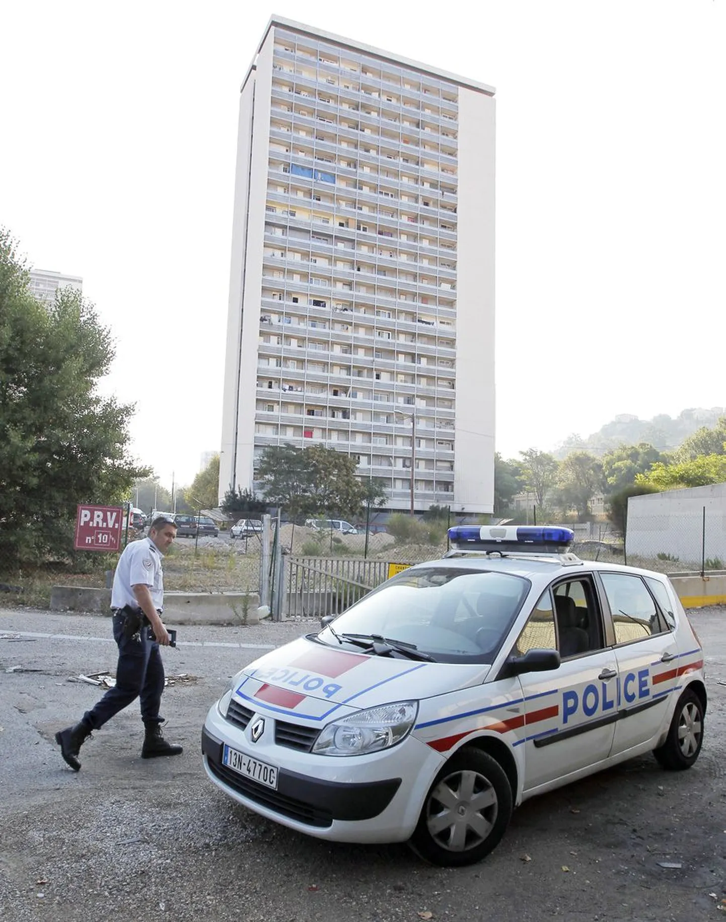 Politsei möödunud kuul Marseille’i probleemsetel põhjapoolsetel aladel kontrolloperatsioonil.