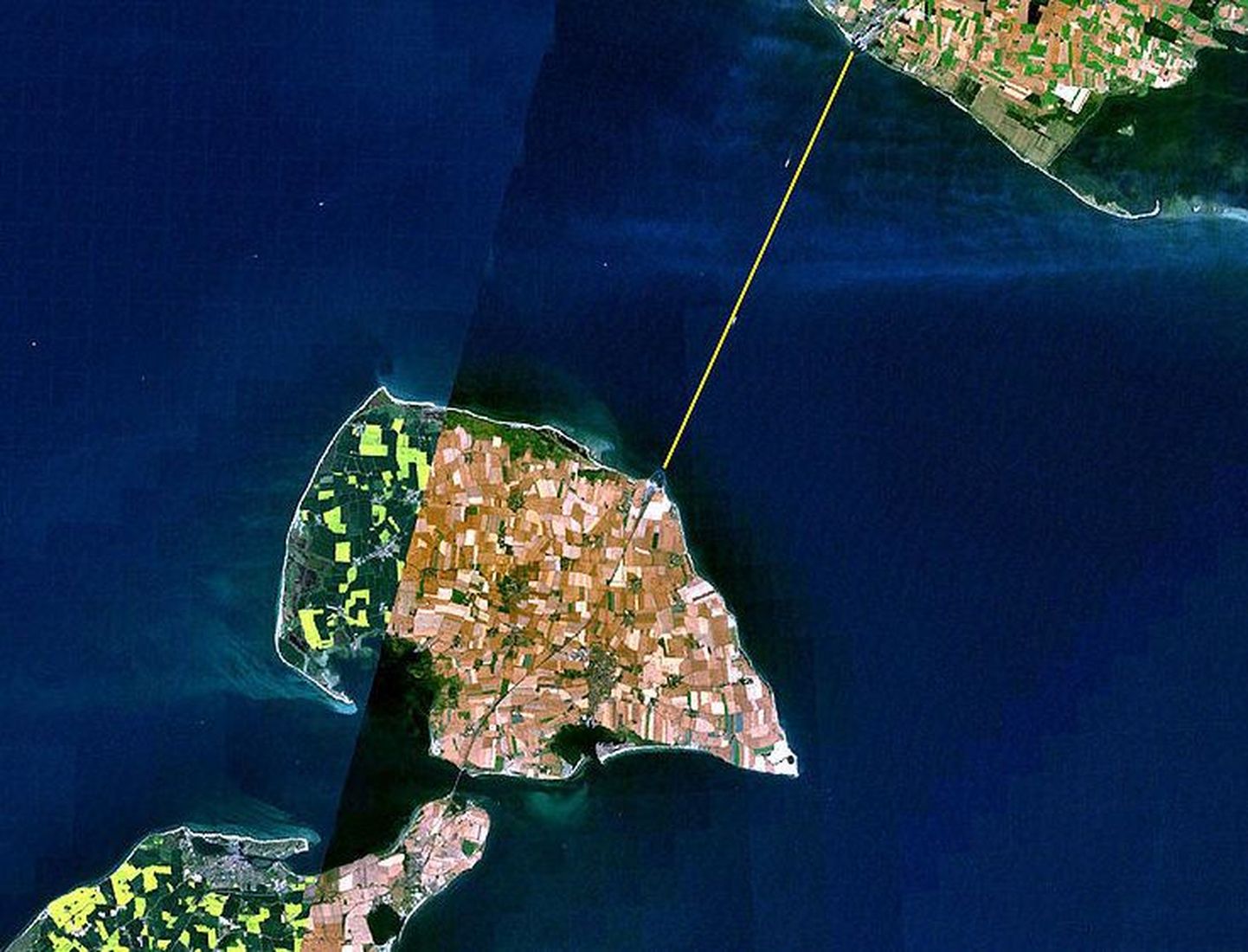 Taani ja Saksamaa vahele rajatakse hiigeltunnel. Satelliidipildil Saksamaa Fehmarni saar ja  Taani Lollandi saar