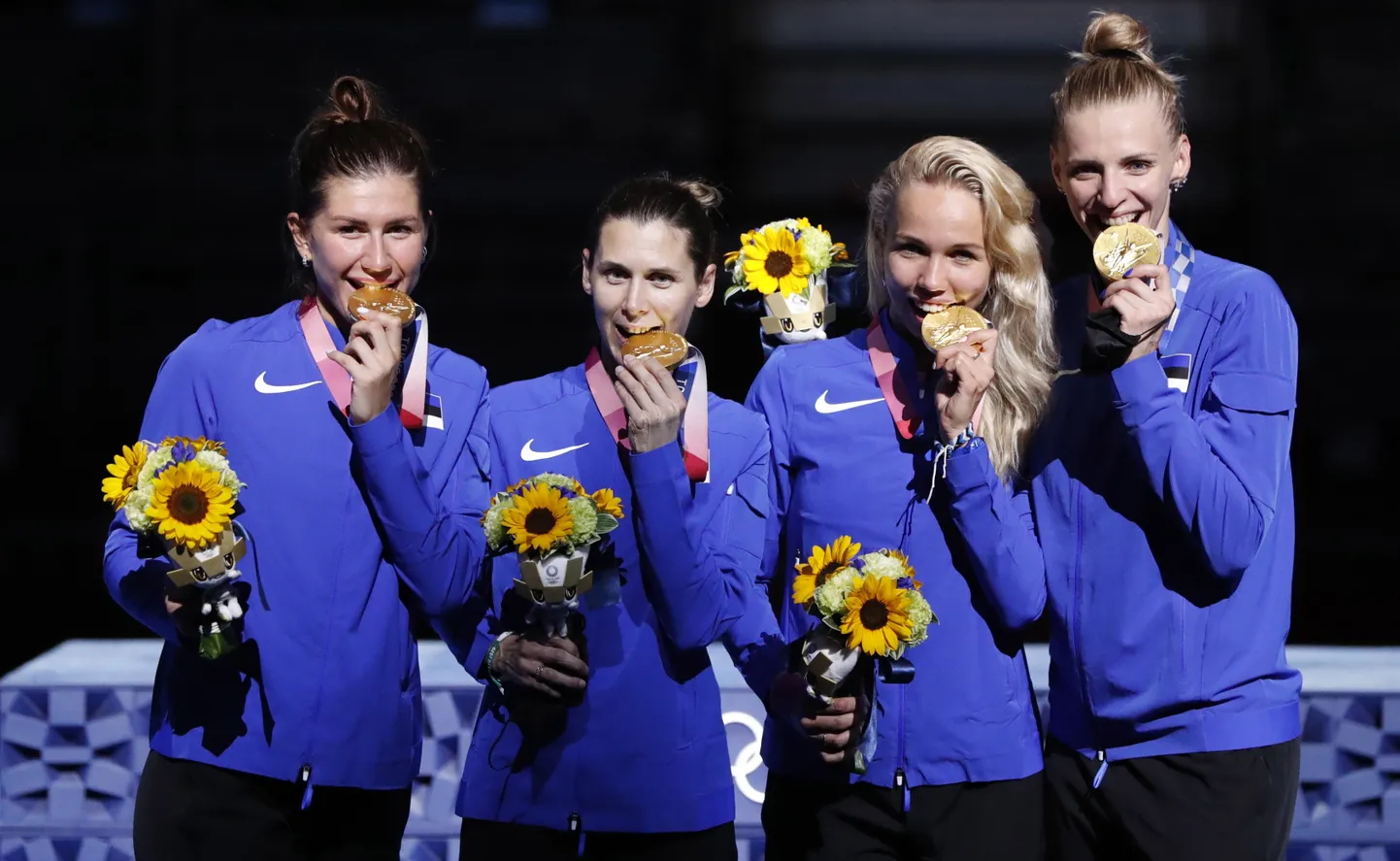 Tokyo olümpia kulla võitnud naiskonnast on kaks vehklejat oma treeninguid alustanud just Turu tänava spordihallis. Pildil vasakult: Julia Beljajeva, Irina Embrich, Erika Kirpu ja Katrina Lehis.