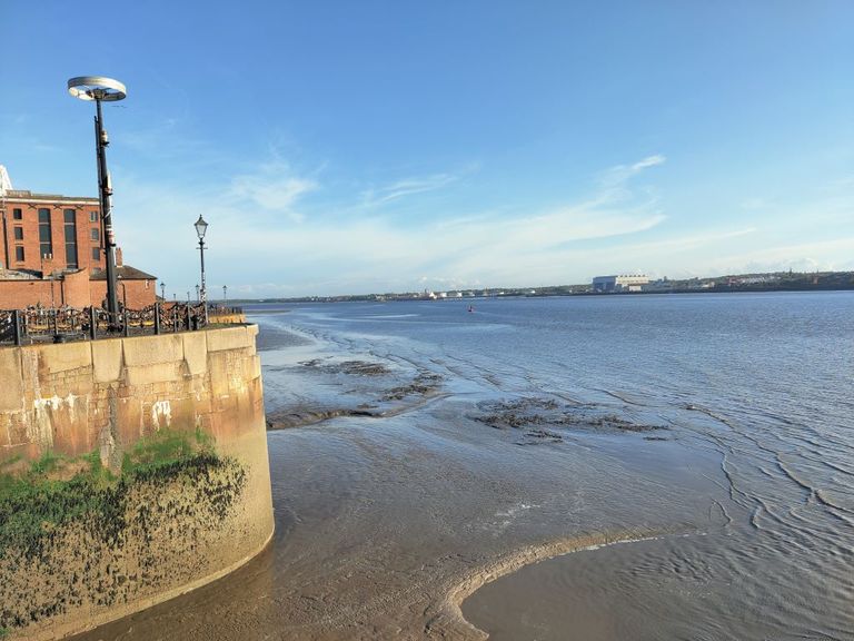 Mõõn Mersey jõel. 