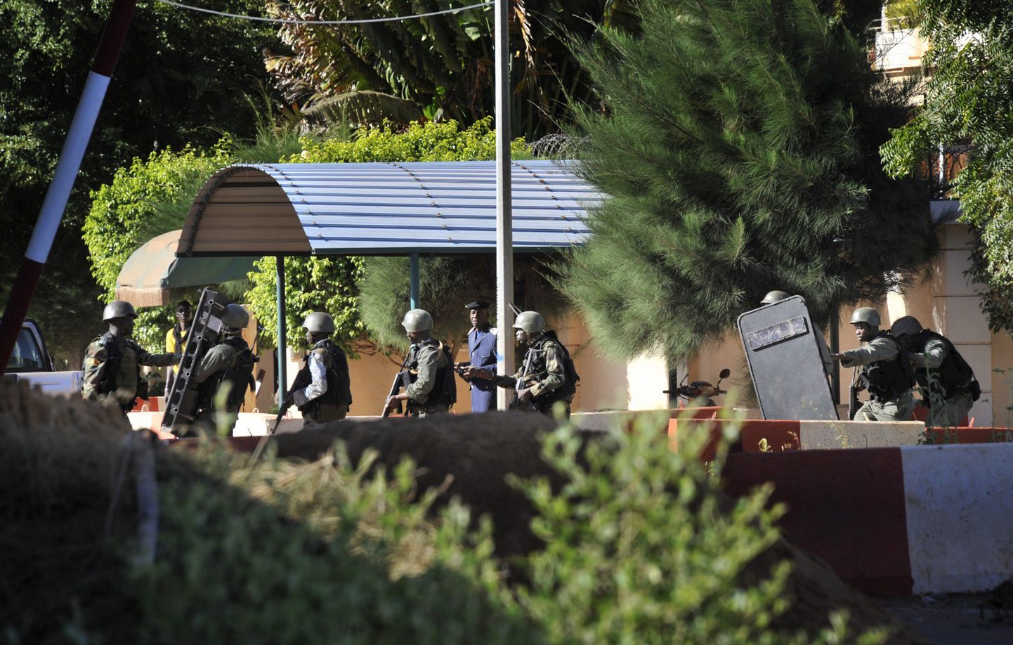 Операция по спасению заложников из отеля Radisson в Мали.
