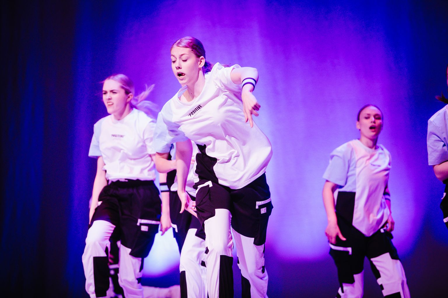 Koolitantsu piirkondlikul tantsupäeval tulevad lavale Pärnu-, Saare-, Lääne- ja Hiiumaa tantsijad.