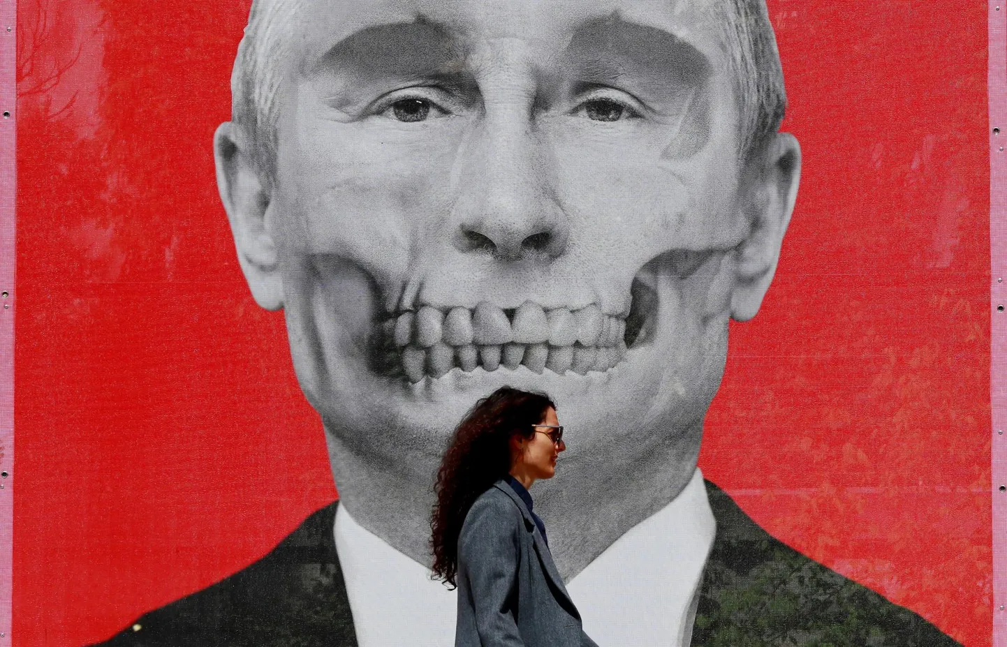 Vladimir Putinit kujutav sõjavastane seinamaaling Rumeenia pealinnas Bukarestis Venemaa saatkonna lähedal.