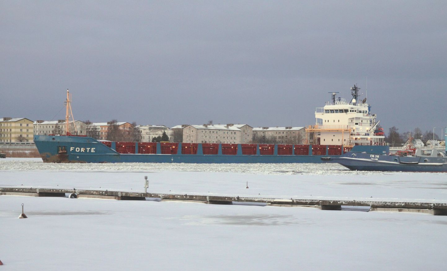 Kaubalaev Pärnu jõel. Foto on illustratiivne.