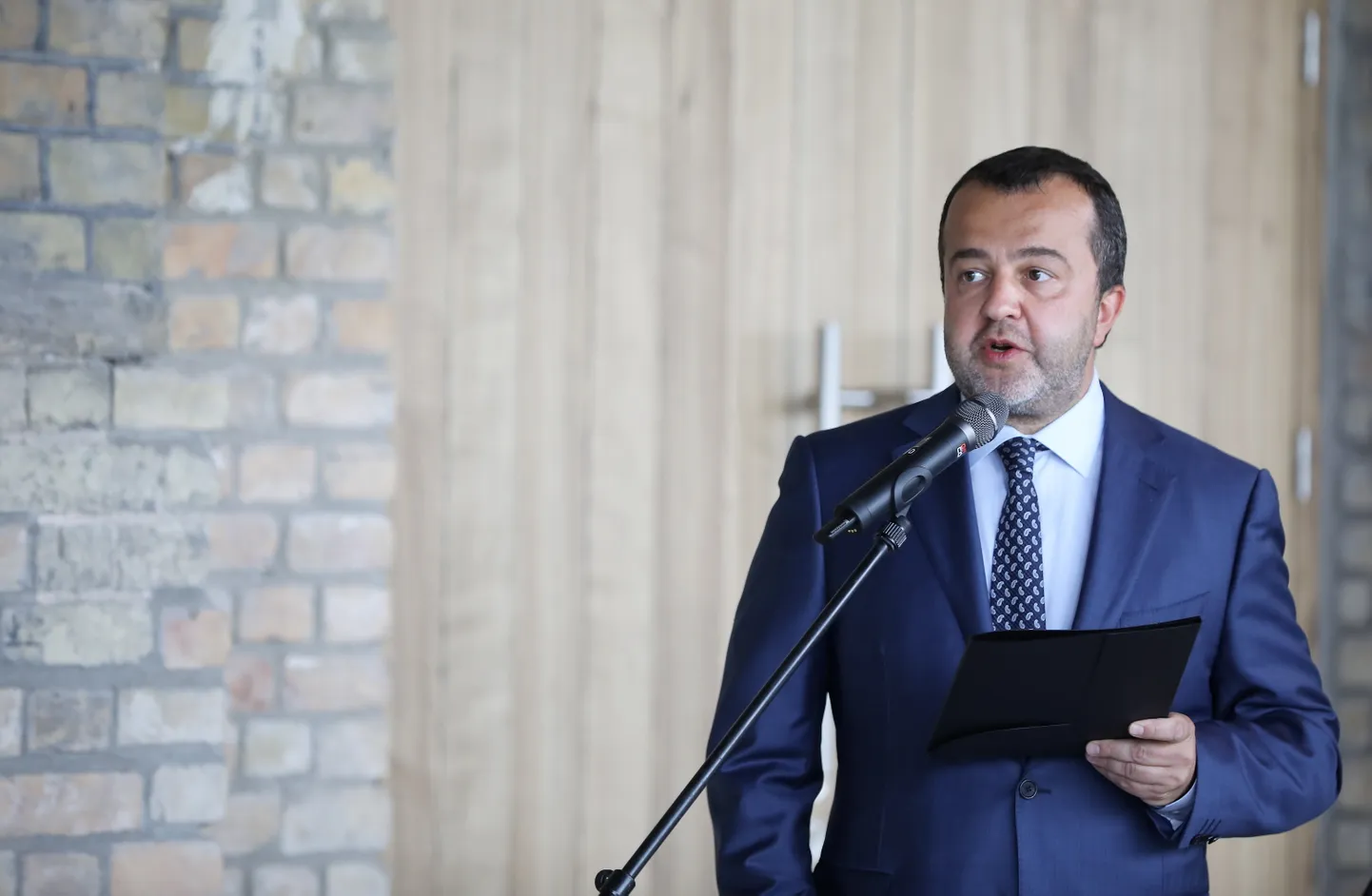 "Pillar Development" valdes priekšsēdētājs Ernests Bernis piedalās kultūras un izklaides centra "Hanzas perons" atklāšanas pasākumā.