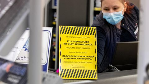 Очаг заражения в Maxima: заболели 15 сотрудников магазина, близкие контакты продолжают работать