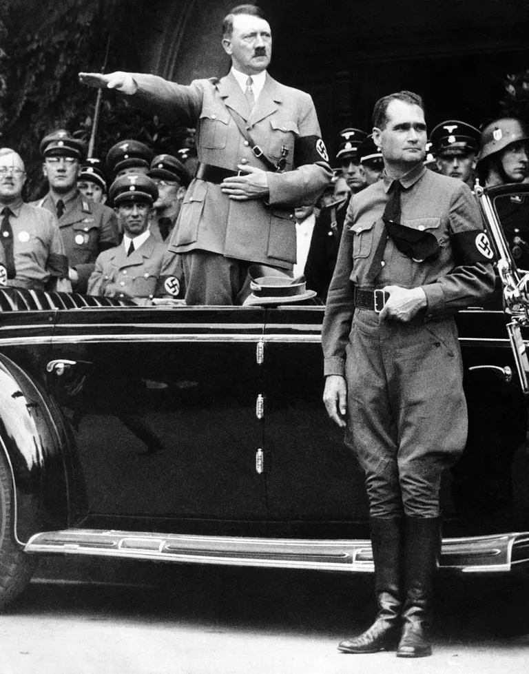 Adolf Hitler koos Rudolf Hessiga. SCANPIX
