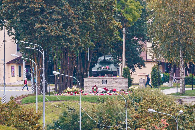 Копия нарвского памятника с танком Т-34 была торжественно открыта в Ивангороде 11 сентября 2022 года.