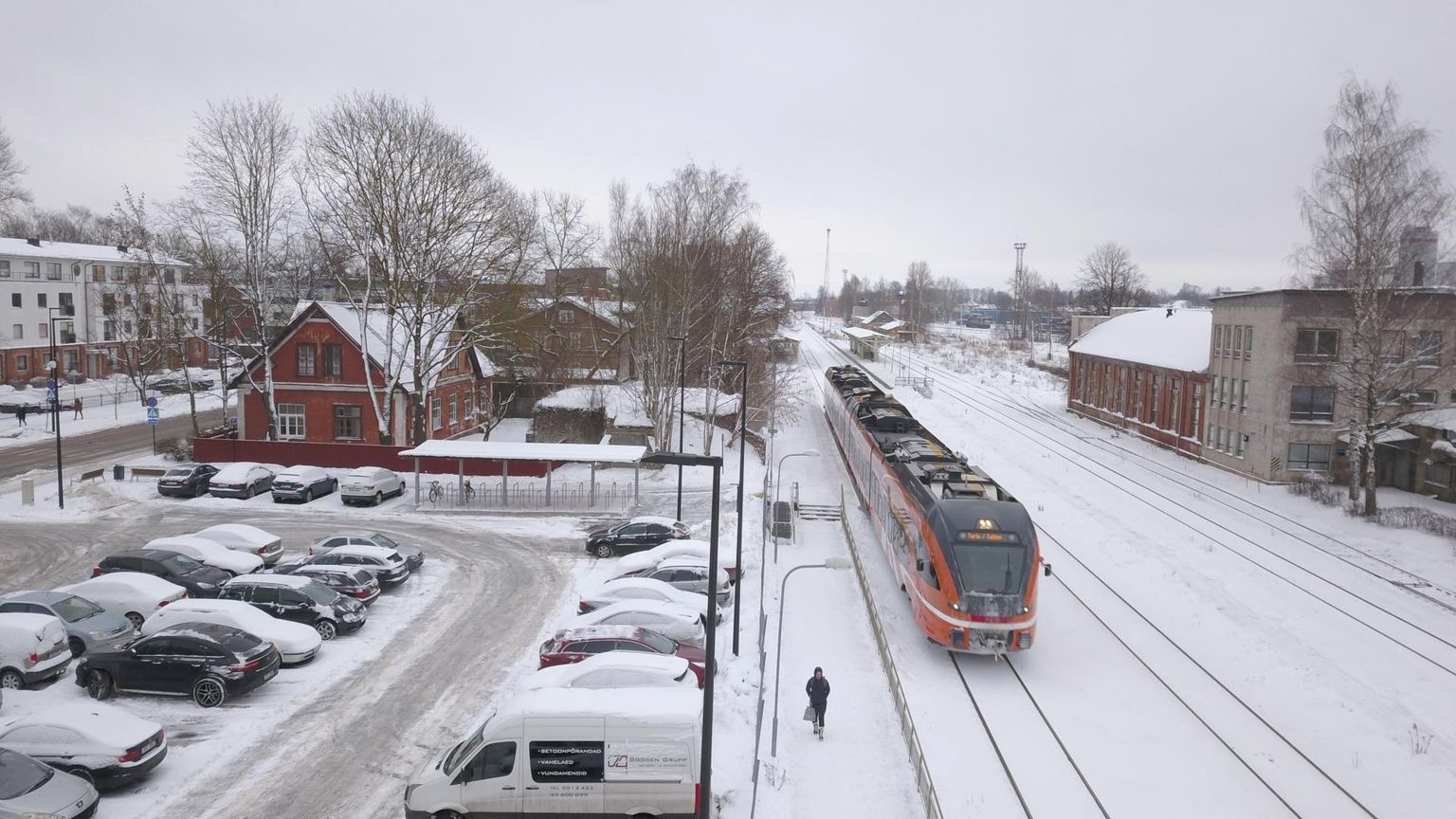 Esmaspäevast, 15. märtsist sõidavad pärastlõunased Tartust ja Tallinnast väljuvad kiirrongid vaid reedeti ja pühapäeviti.