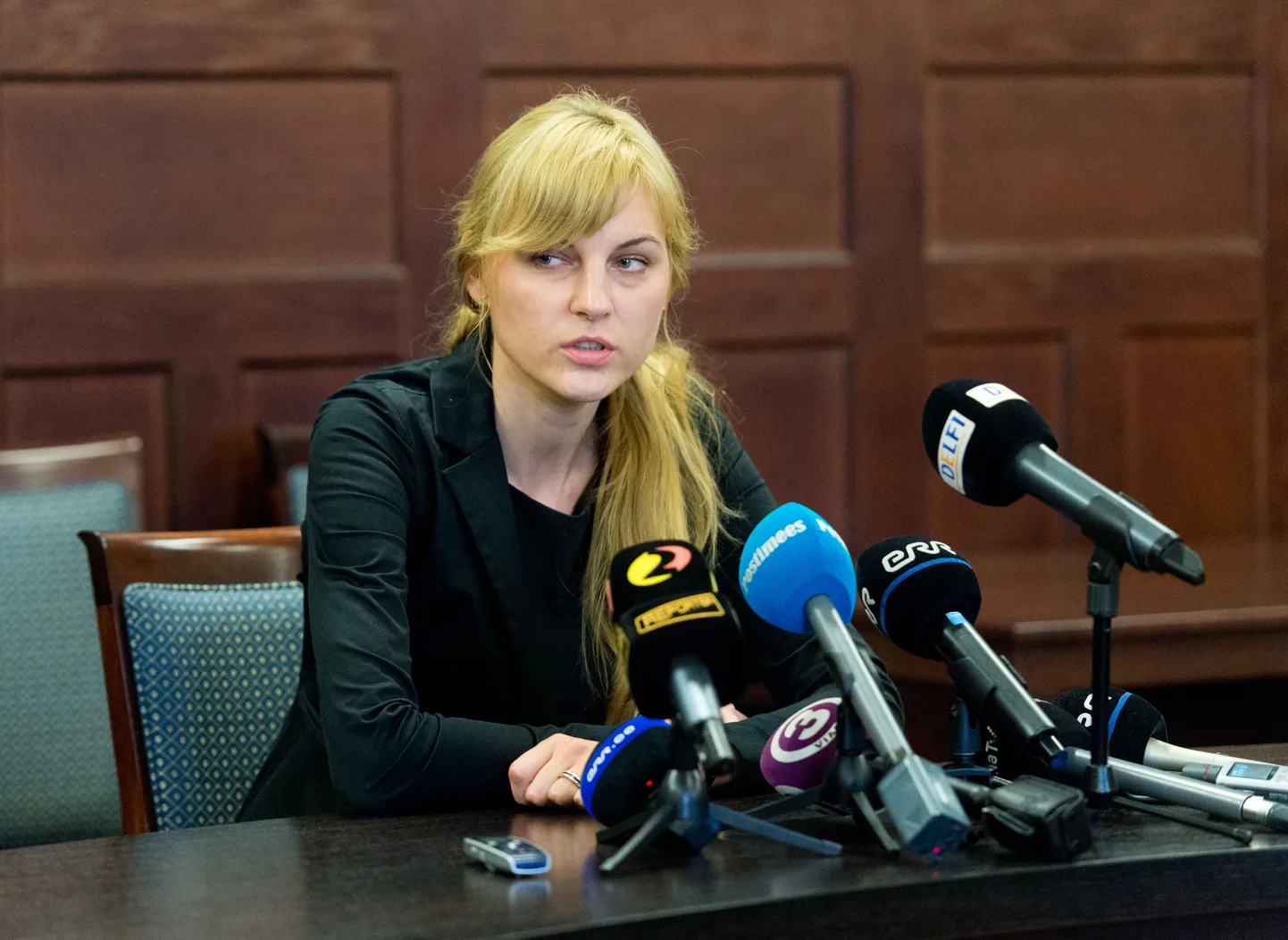Prokurör Laura Feldmanis andis pressikonverentsil informatsiooni Tallinna Sadama tänaseks endiste juhtide Ain Kaljuranna ja Allan Kiili altkäemaksu võtmise uurimise kohta.