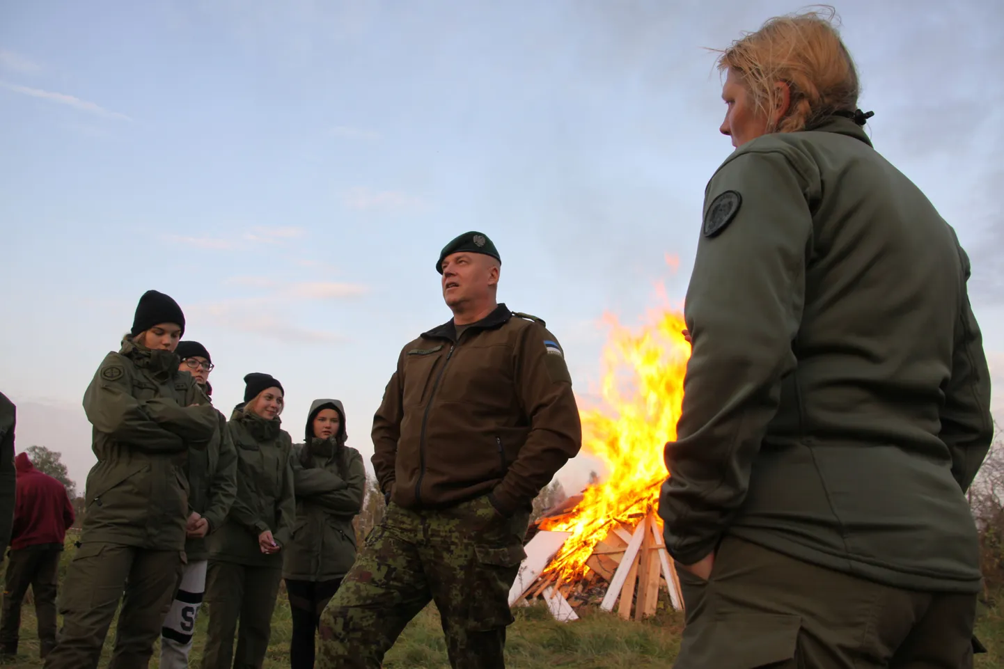 Mullust noortelaagrit külastas Kaitseliidu ülem brigaadikindral Riho Ühtegi.