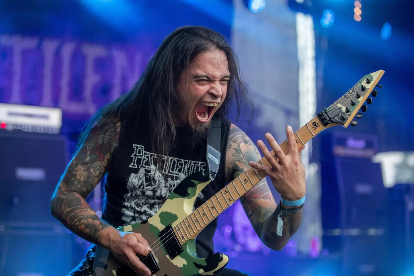 Ansambli Pestilence kitarrist Rutger van Noordenburg reedel Hard Rock Laagris.