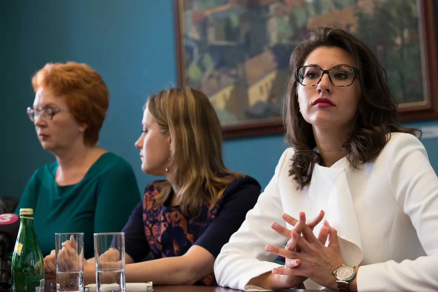 Yana Toom, Oudekki Loone ja Olga Ivanova ühisel pressikonverentsil tänavu juulis.