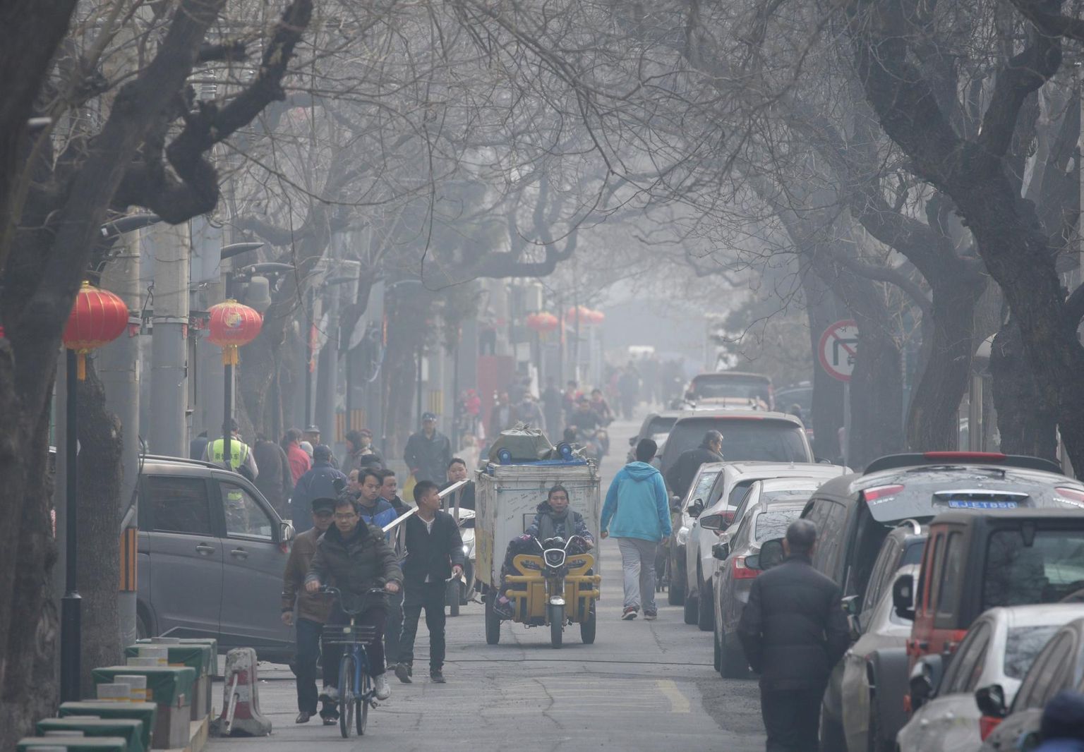 Õhusaaste tõttu sureb Hiinas 1,6 miljonit inimest aastas. Kehval päeval näeb Pekingi kesklinn välja selline.