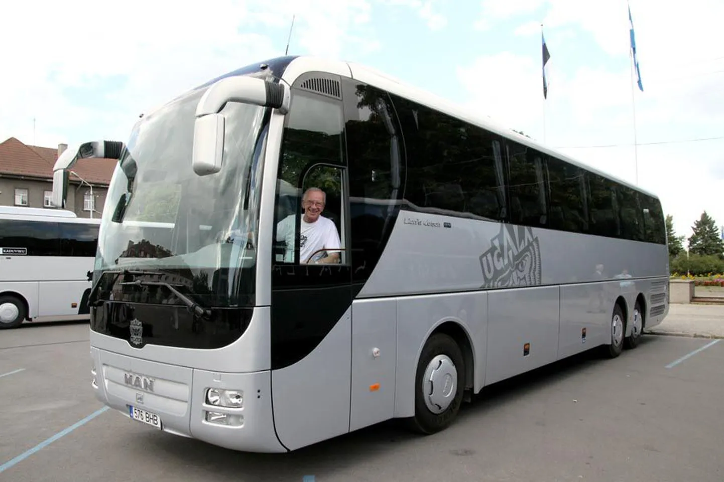 Ugala bussi käis Pärnust ära toomas bussijuht Jüri Nöps.