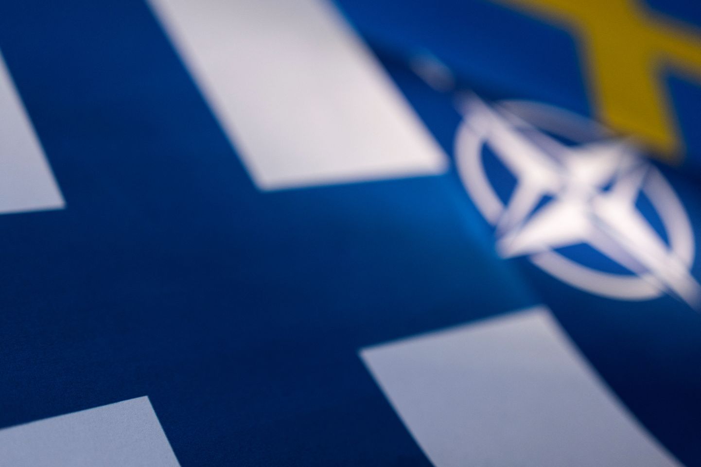 Флаги Финляндии, НАТО и Швеции