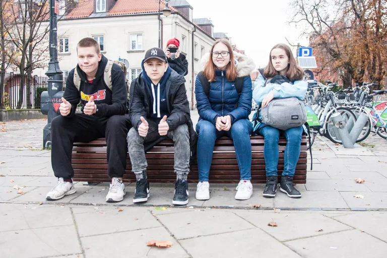 Eesti noored Poolas ekskursioonil. Vasakult Kristofer, Kaspar, Mai-Liis ja Martaliis.