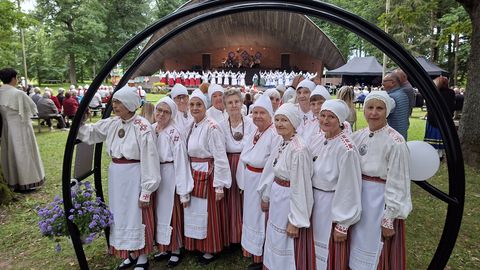 Viljandi eakad tantsijad käisid naabrite juures pidu pidamas