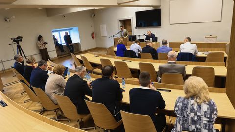 JUHTKIRI ⟩ Narva poliitiline absurditeater